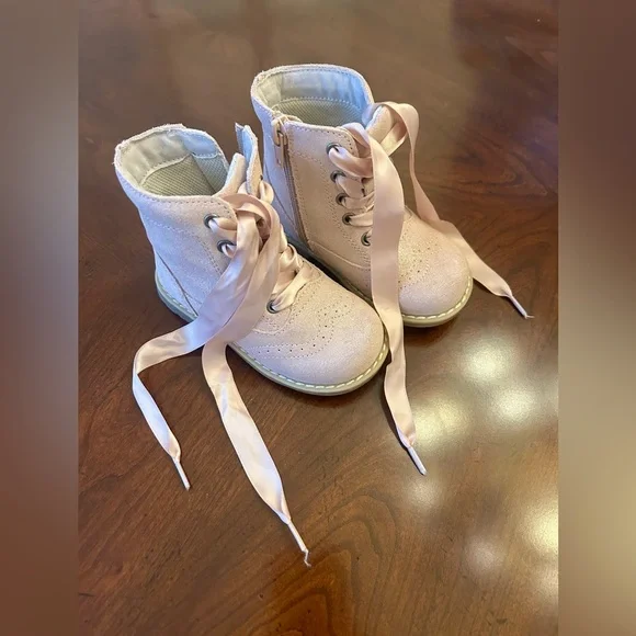 L’AMOUR Stellina Brogue Boots Pink Size 7 Toddler - Picture 2 of 3